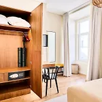 מלון דירות Ando Living - Augusta House