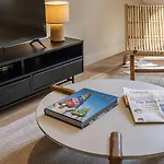 מלון דירות Ando Living - Augusta House 4*