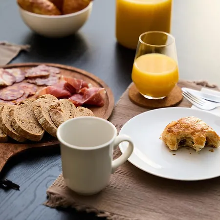 Ando Living - Augusta House Apartman