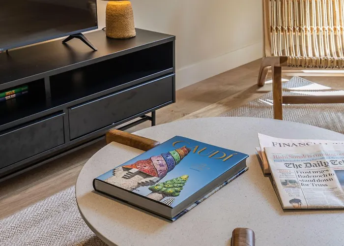 Apart-hotel Ando Living - Augusta House 4*
