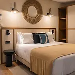 Ando Living - Augusta House מלון דירות
